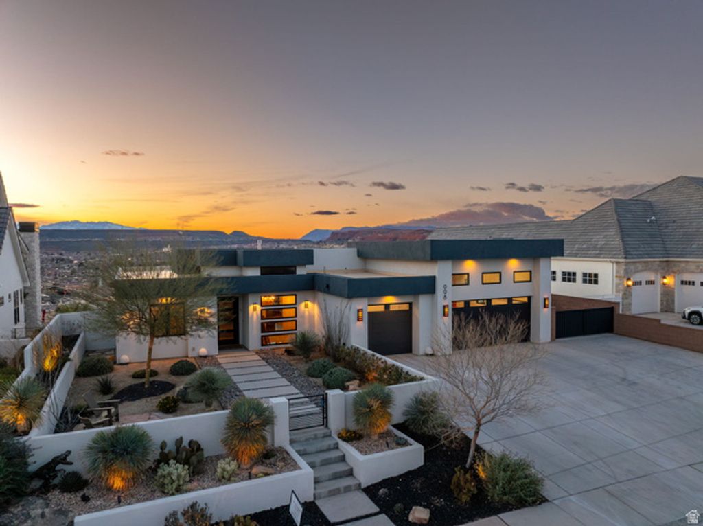 Image 4 of property listing at 998 S WILLOW BREEZE LN, St. George, UT 84790