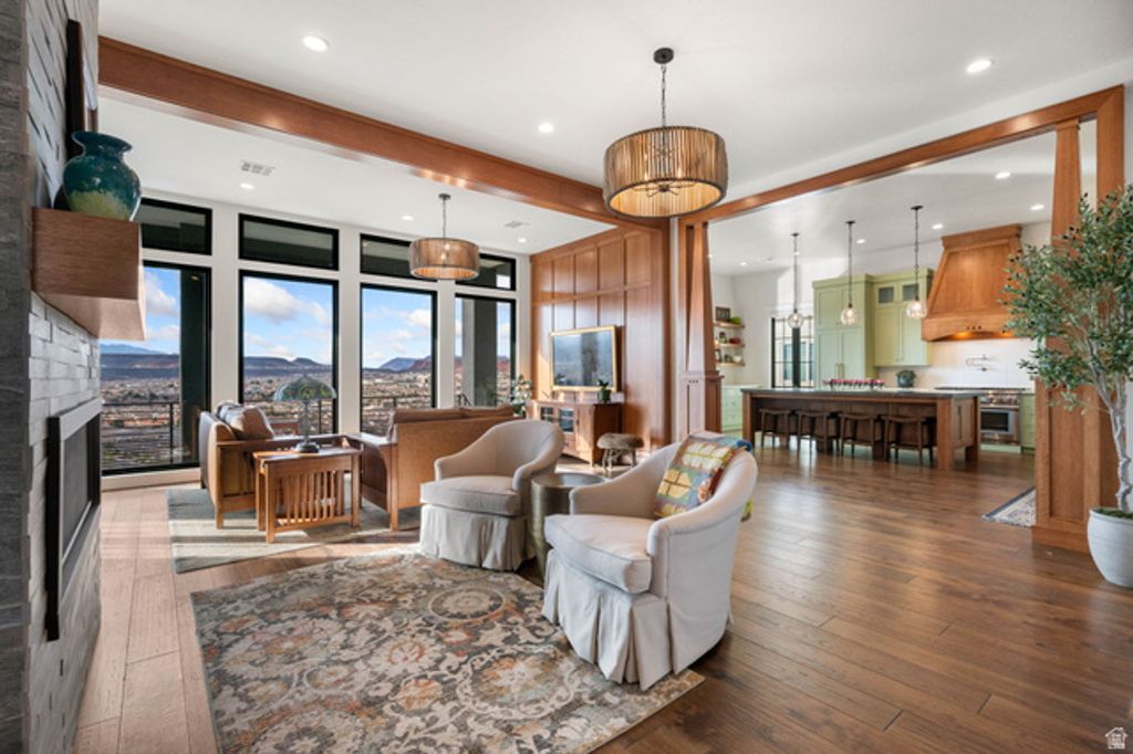 Image 5 of property listing at 998 S WILLOW BREEZE LN, St. George, UT 84790