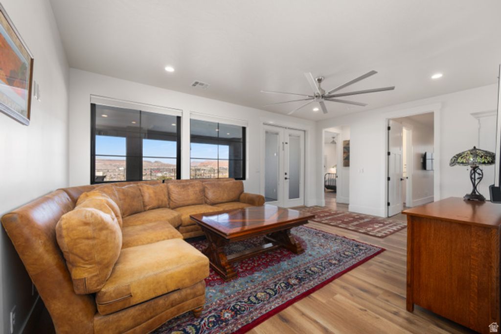 Image 46 of property listing at 998 S WILLOW BREEZE LN, St. George, UT 84790