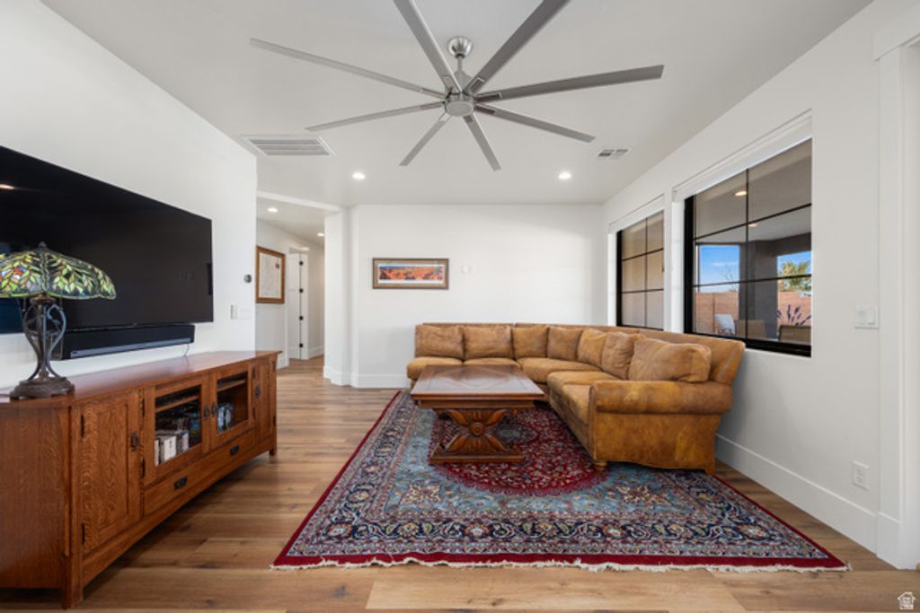 Image 48 of property listing at 998 S WILLOW BREEZE LN, St. George, UT 84790