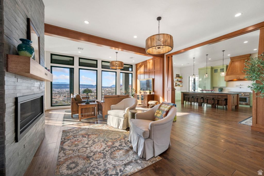 Image 6 of property listing at 998 S WILLOW BREEZE LN, St. George, UT 84790