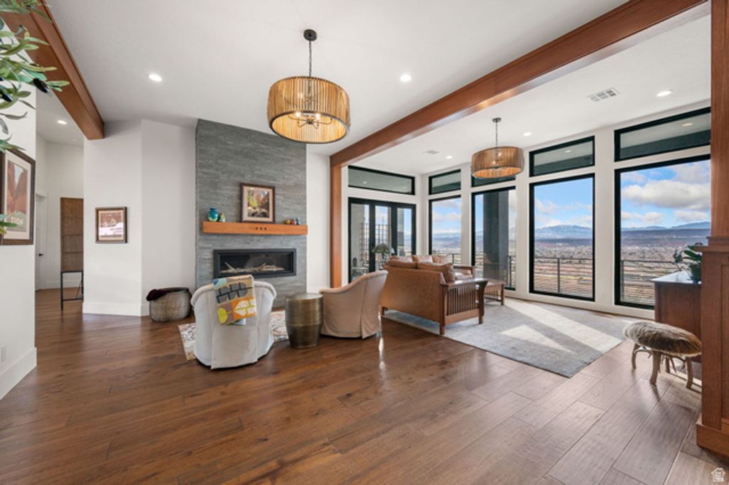 Image 7 of property listing at 998 S WILLOW BREEZE LN, St. George, UT 84790