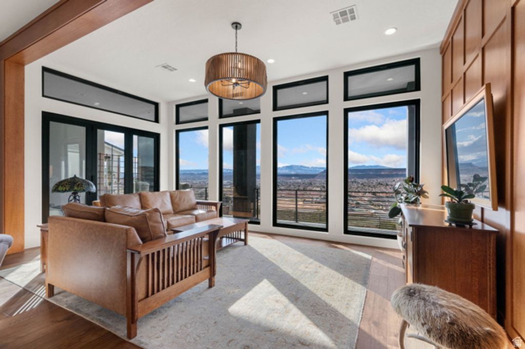 Image 8 of property listing at 998 S WILLOW BREEZE LN, St. George, UT 84790