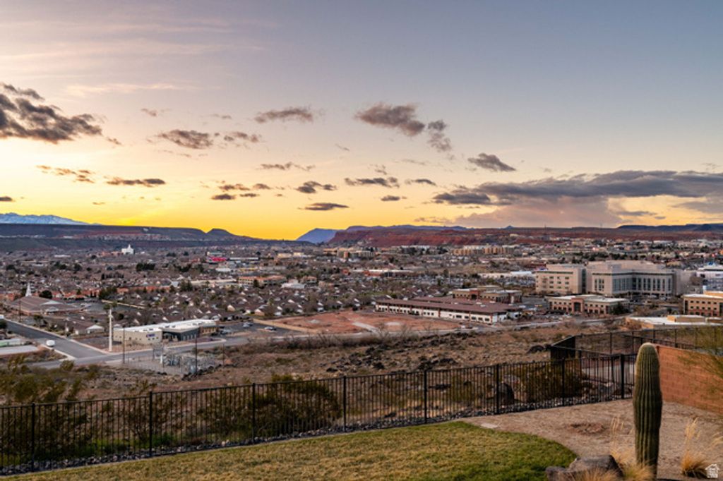 Image 74 of property listing at 998 S WILLOW BREEZE LN, St. George, UT 84790