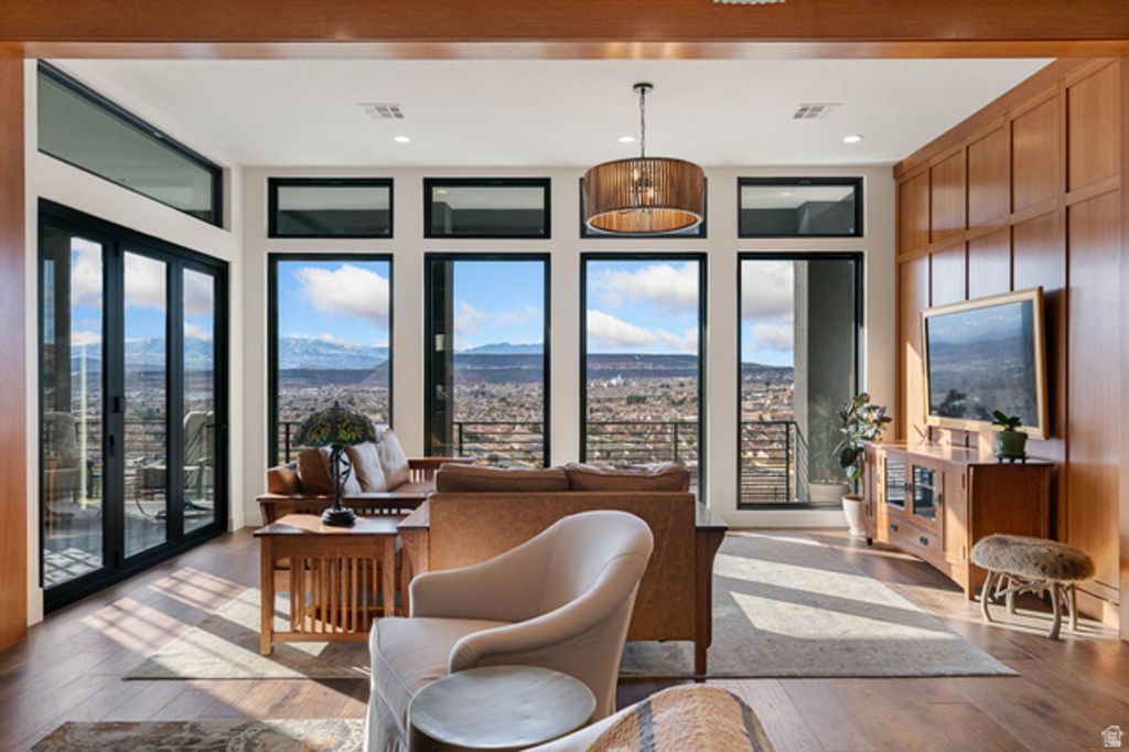 Image 9 of property listing at 998 S WILLOW BREEZE LN, St. George, UT 84790