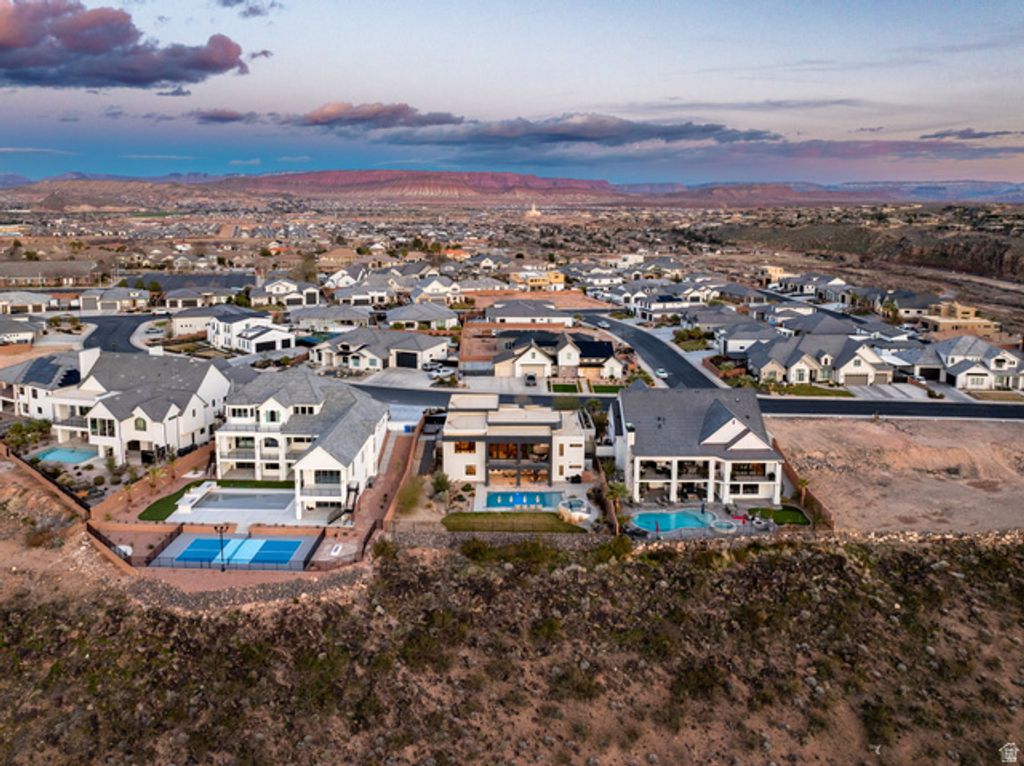 Image 82 of property listing at 998 S WILLOW BREEZE LN, St. George, UT 84790