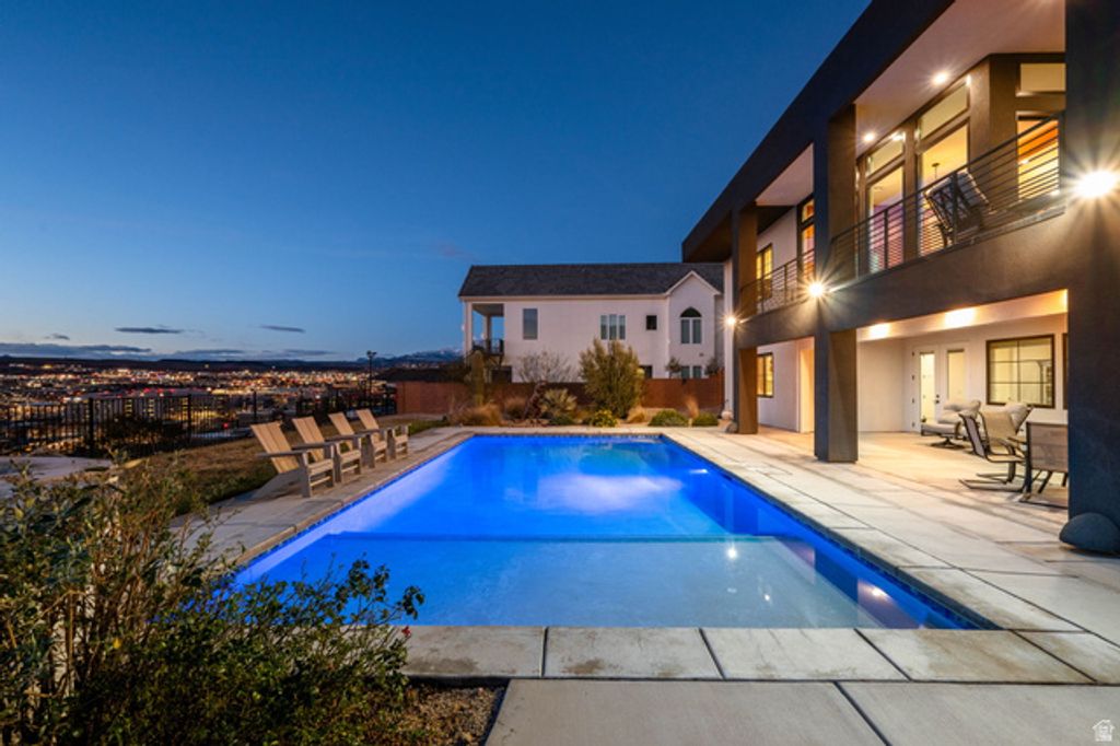 Image 90 of property listing at 998 S WILLOW BREEZE LN, St. George, UT 84790