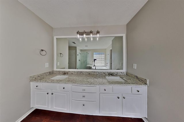 18914 Woodglen Shadows Drive, Humble, TX 77346