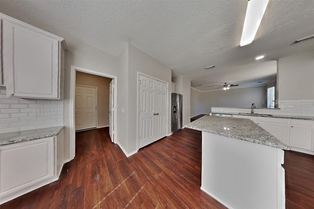 18914 Woodglen Shadows Drive, Humble, TX 77346