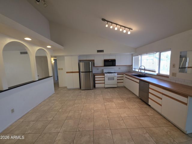 2963 E EL MORO Avenue, Mesa, AZ 85204