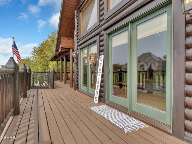 838 Pinnacle Drive, Dandridge, TN 37725