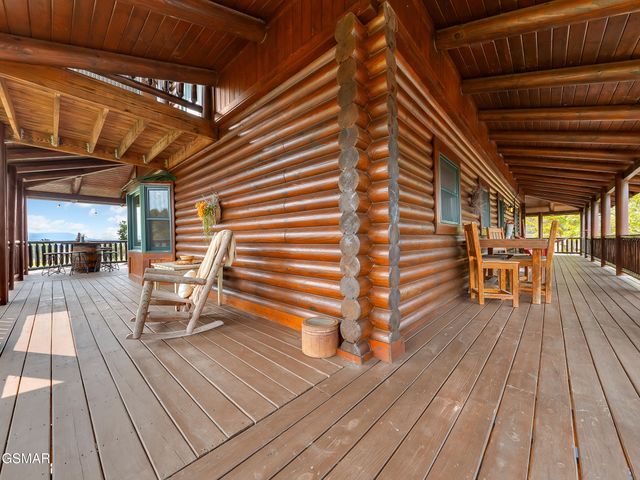 838 Pinnacle Drive, Dandridge, TN 37725