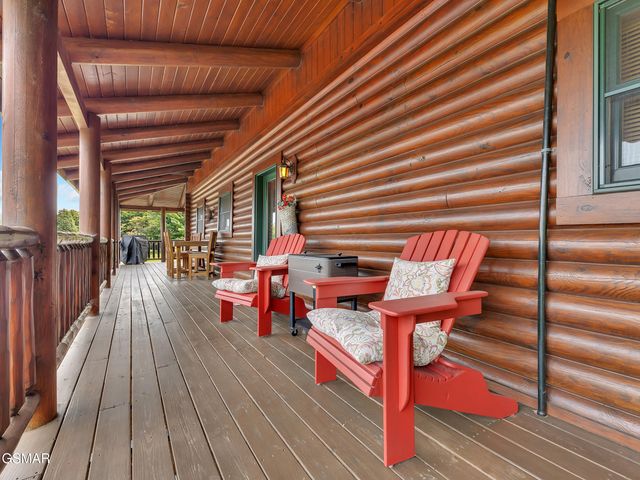 838 Pinnacle Drive, Dandridge, TN 37725