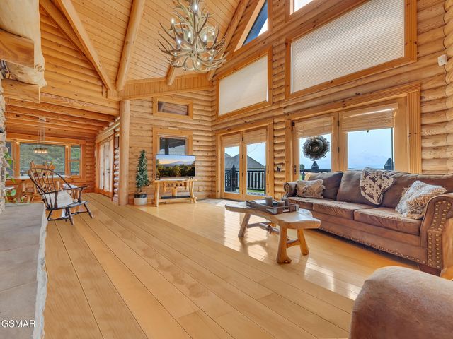 838 Pinnacle Drive, Dandridge, TN 37725