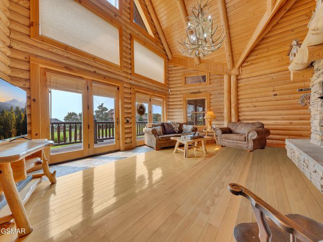 838 Pinnacle Drive, Dandridge, TN 37725