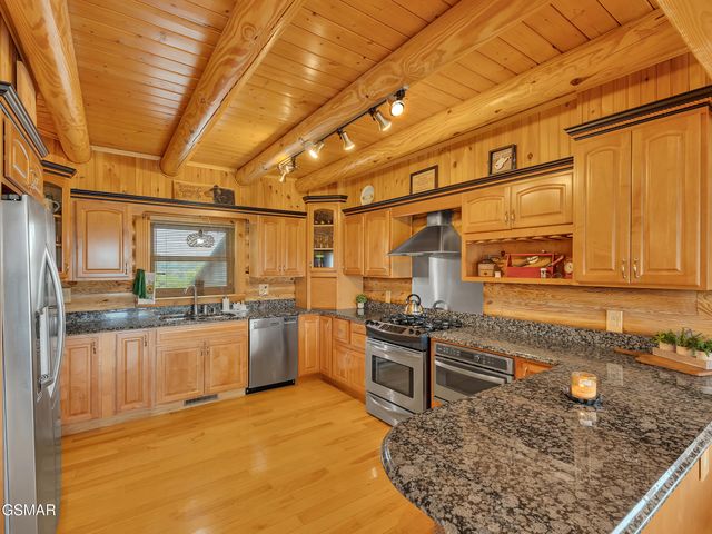 838 Pinnacle Drive, Dandridge, TN 37725