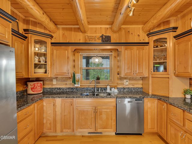 838 Pinnacle Drive, Dandridge, TN 37725