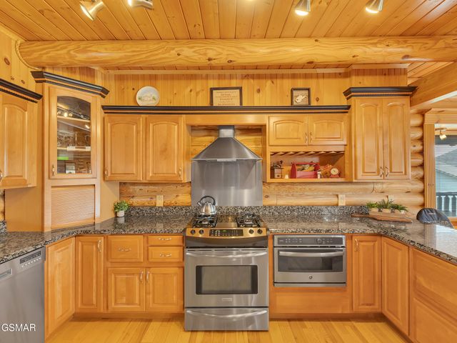 838 Pinnacle Drive, Dandridge, TN 37725