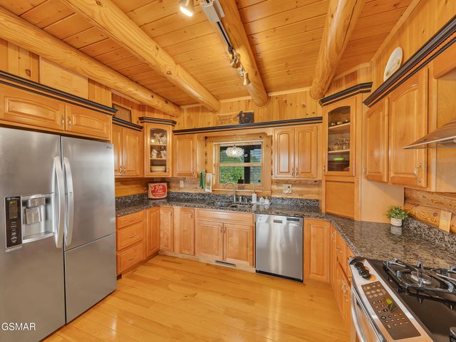 838 Pinnacle Drive, Dandridge, TN 37725