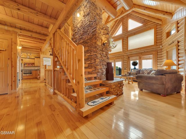 838 Pinnacle Drive, Dandridge, TN 37725