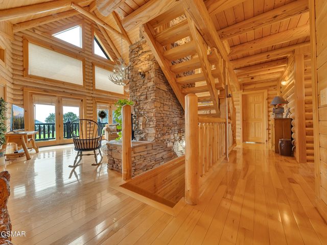 838 Pinnacle Drive, Dandridge, TN 37725