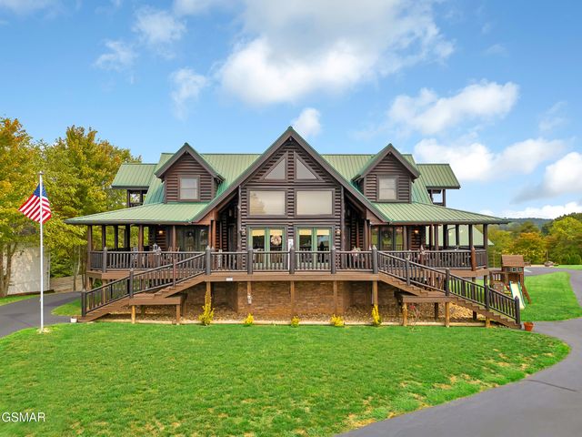 838 Pinnacle Drive, Dandridge, TN 37725