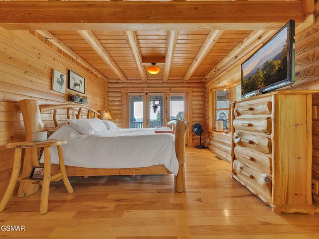 838 Pinnacle Drive, Dandridge, TN 37725