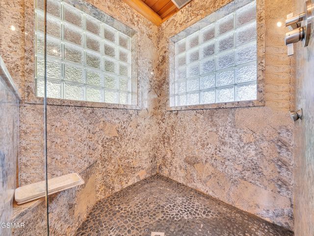 838 Pinnacle Drive, Dandridge, TN 37725