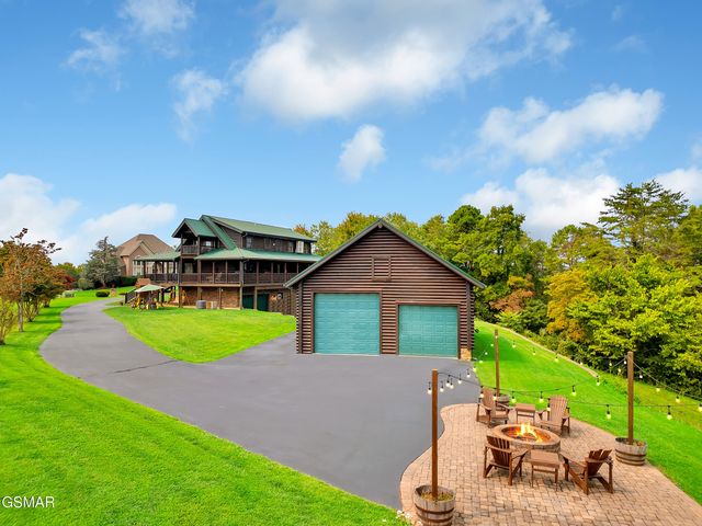 838 Pinnacle Drive, Dandridge, TN 37725