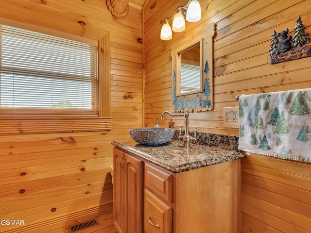 838 Pinnacle Drive, Dandridge, TN 37725