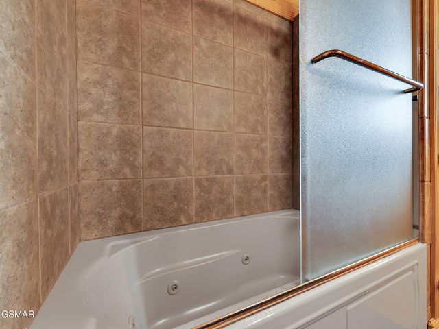 838 Pinnacle Drive, Dandridge, TN 37725