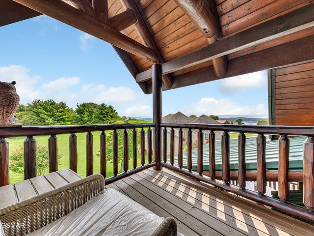 838 Pinnacle Drive, Dandridge, TN 37725