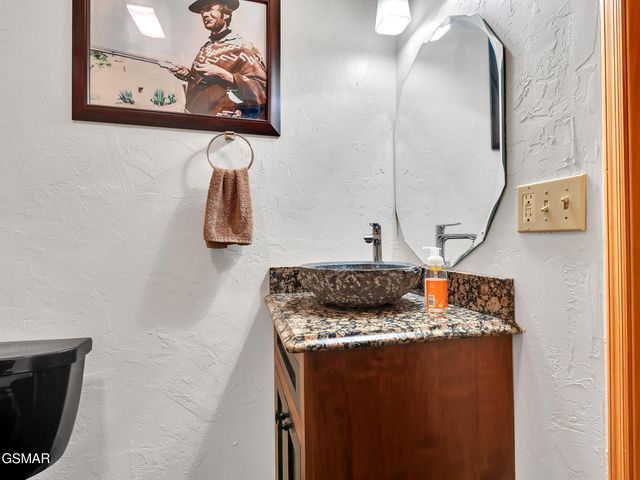 838 Pinnacle Drive, Dandridge, TN 37725