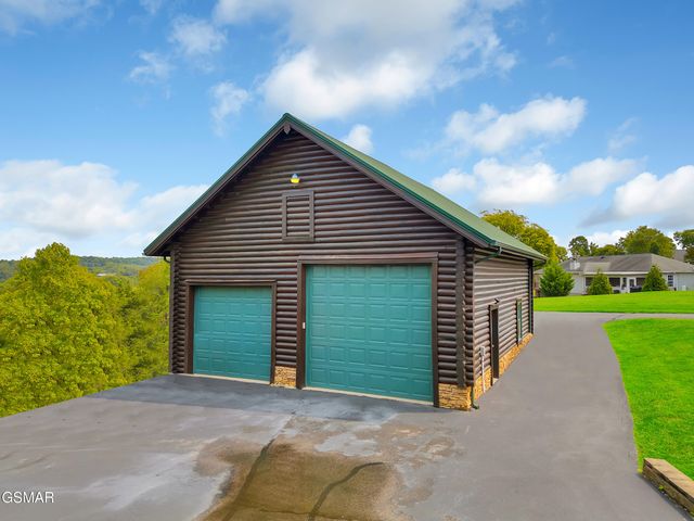 838 Pinnacle Drive, Dandridge, TN 37725