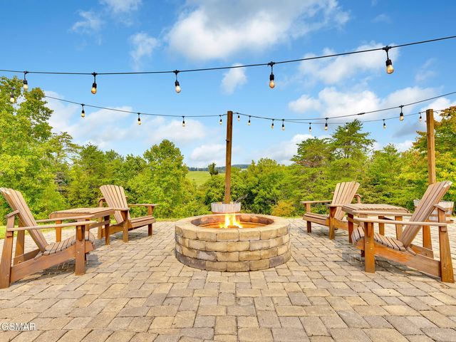 838 Pinnacle Drive, Dandridge, TN 37725