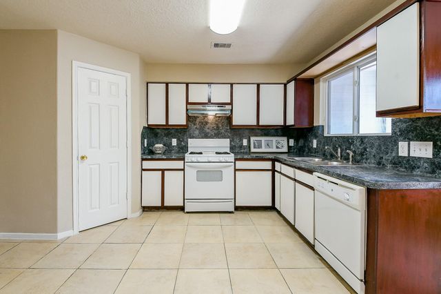 5818 Turmeric Drive, Baytown, TX 77521