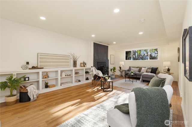 11306 25th Avenue SW, Seattle, WA 98146