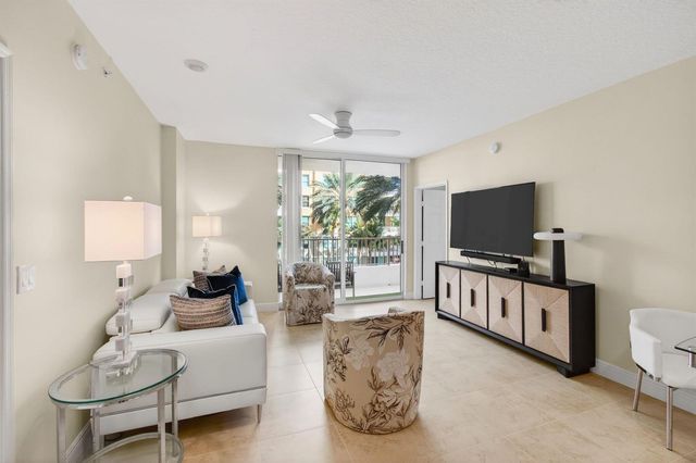 625 Casa Loma Boulevard 403, Boynton Beach, FL 33435