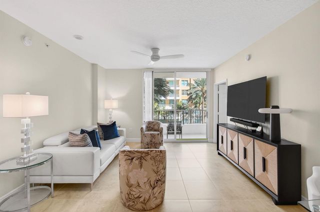 625 Casa Loma Boulevard 403, Boynton Beach, FL 33435