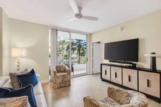625 Casa Loma Boulevard 403, Boynton Beach, FL 33435