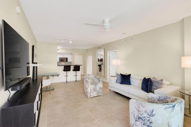 625 Casa Loma Boulevard 403, Boynton Beach, FL 33435