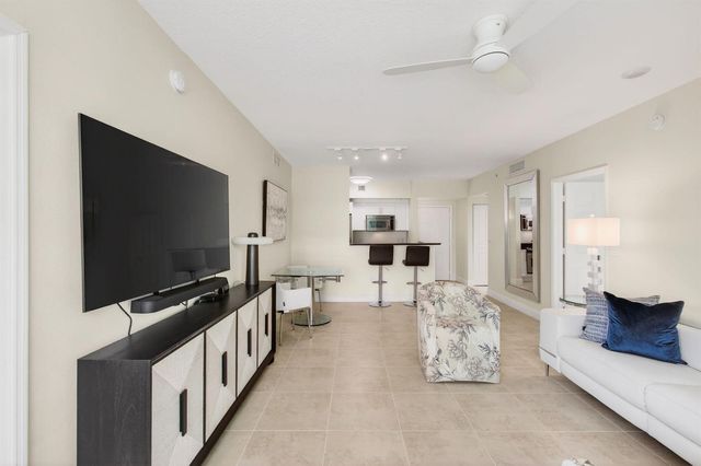 625 Casa Loma Boulevard 403, Boynton Beach, FL 33435