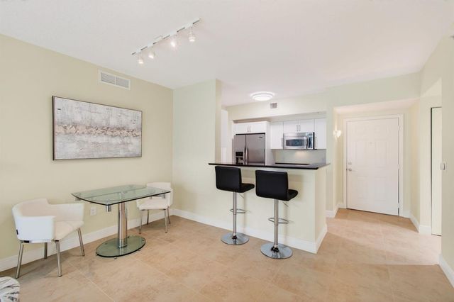625 Casa Loma Boulevard 403, Boynton Beach, FL 33435