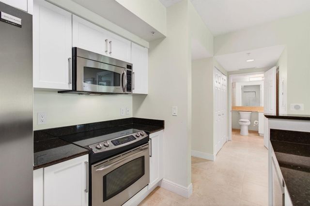 625 Casa Loma Boulevard 403, Boynton Beach, FL 33435