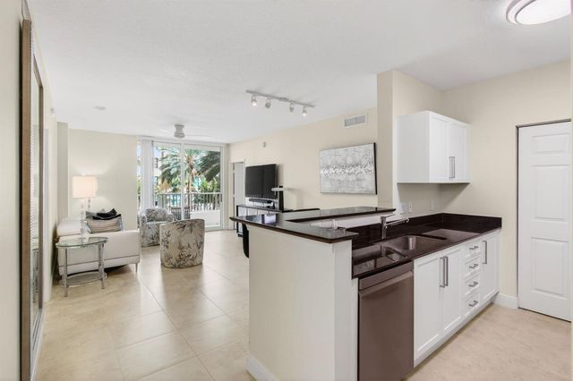 625 Casa Loma Boulevard 403, Boynton Beach, FL 33435