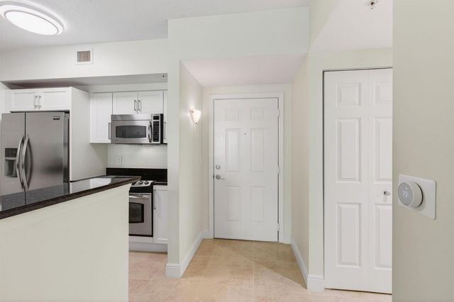 625 Casa Loma Boulevard 403, Boynton Beach, FL 33435