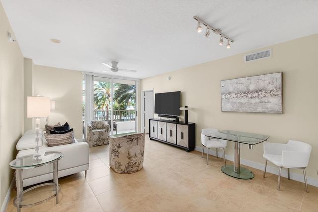 625 Casa Loma Boulevard 403, Boynton Beach, FL 33435