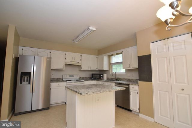 14 BONNIE LEE CT, Stafford, VA 22556