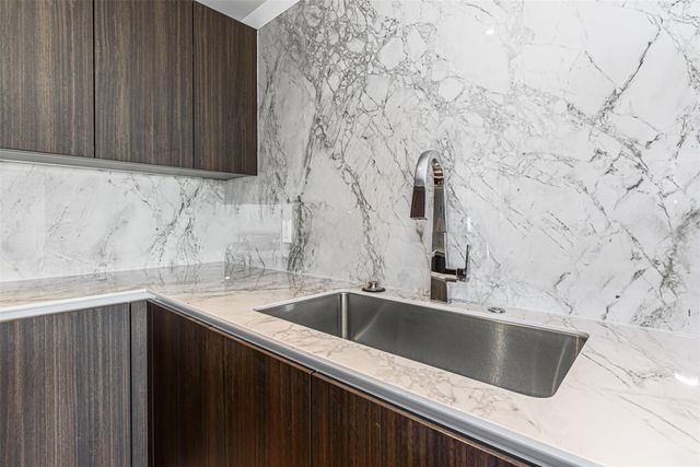 1701 Hermann Drive 24B, Houston, TX 77004