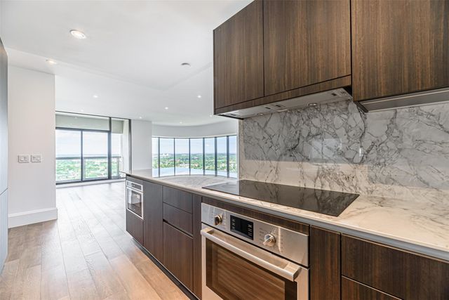 1701 Hermann Drive 24B, Houston, TX 77004